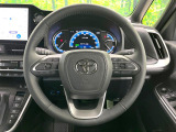 【ステアリングヒーター】冬場に冷たくなりやすい革巻きステアリングを、スイッチ一つで素早く適温に!エアコンよりも早く温まってくれるので、寒い日の運転も快適になりますね♪