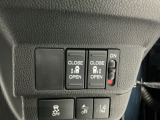 【両側パワースライドドア】両側がパワースライドドアになっており、運転席のスイッチやスマートキーでも開閉が可能です!開口部も広いので乗り降りも楽々♪