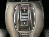「e:HEV」は、モーター走行を中心にしながら電気エネルギーやエンジン動力を最も効率よく使い分けることができる賢いハイブリッドシステムです。シフトはエレクトリックギアセレクターになっています。
