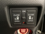 リアドアは乗り降りに便利な両側電動スライドドアです。また運転席に座っていながらスイッチ操作で自在にスライドドアを開け閉めできます。