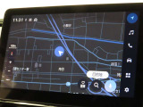メーカー装着のディスプレイオーディオを装備しております。