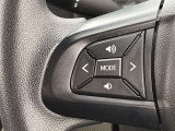 運転中、オーディオの操作をしてて、ハッとしたことはありませんか?ステアリングスイッチは、運転中でもハンドルでオーディオの操作が可能です。安全なドライブをサポートします。