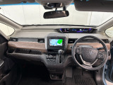 見通しの良い運転席回りとなっておりますので安心して運転をして頂けます!窓が大きいので明るく開放的な室内です