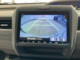 【バックカメラ】運転が苦手な方も車庫入れラクラクです!ギアをリバースに入れれば自動的に切り換わりますので、面倒な操作は不要です♪狭い駐車場もお車を傷つけず安心ですね!