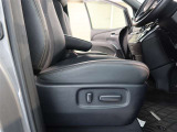 パワーシート搭載。微妙な調整が手軽にでき、ピッタリなポジションで運転することが可能です。