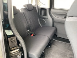 スライドドアだから、隣の車との距離が近い駐車場でも安心。チャイルドシートへの乗せ降ろしや、大きな荷物の積み込みもストレスなく行えます。