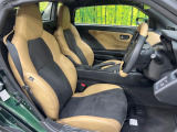 運転席シート廻りは使用感も少なく、良好な状態となっています。前オーナー様が丁寧に使っていたことがよくわかりますね。