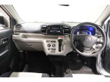 必要な装備を使いやすい位置に配置した機能的な運転席まわり。操作感や車両感覚など、ぜひ運転席に座って確かめてください。