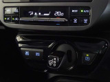 電気式スイッチ採用のエレクトロシフトマチックのシフトレバーです、軽い操作でシフトチェンジができます。