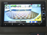 ギヤをRに入れるとナビの画面に後ろの映像が映るリヤカメラ付!後退時の安全確認やコンディションの悪い視界でもカラーバックモニターがドライバーをサポート☆☆☆