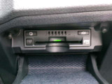 ETC車載器を装備しています。高速道路の料金所もストレスなく通行できます。すっきりとしたビルトインタイプですよ。