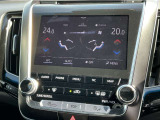 オートエアコンは左右席で独立温度コントロールが可能です。運転席はキンキンに冷やして助手席はマイルドにと言った設定が可能です☆暑さ寒さでケンカすることもなくなりますね♪