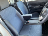 快適に運転できるドライブポジション!運転席シートリフターとシートスライドで、無理のない運転姿勢がとれます。