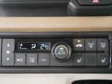 【オートエアコン】オートエアコンで快適な車内!温度や風量を自動調整し、理想の車内環境を保ちます。煩わしさのない快適なドライブを楽しみましょう。