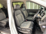 乗降がしやすい運転席。高さが調節できて小柄な方でも運転しやすいポジションをとることができます。