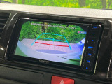 【バックカメラ】駐車時に後方がリアルタイム映像で確認できます。大型商業施設や立体駐車場での駐車時や、夜間のバック時に大活躍!運転スキルに関わらず、今や必須となった装備のひとつです!