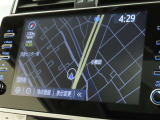 メーカー装着のディスプレイオーディオを装備しております。