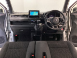 【前方視界】開放的な前方視界!運転がしやすく疲れにくいです♪窓が大きく、見通しがとっても良いおクルマですよ♪