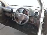 分かりやすく操作しやすい運転席まわりです☆