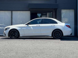 こちらの車両は「メルセデス・ベンツあざみ野」にて展示中でございます。営業時間は10:00〜18:00、年末年始・毎週水曜日が定休日となります。お問合せはフリーダイヤルもしくは045-904-1484までご連絡ください。