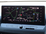 【ナビ】メーカーSDナビ付きです。目的地を設定すれば初めての場所でも簡単に行くことができます。もちろん音楽だって聴けちゃいます♪