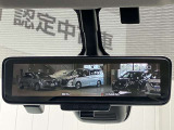 【インテリジェント ルームミラー】車両後方のカメラ映像をミラー面に映し出すので、車内の状況や、天候などに影響されずいつでもクリアな後方視界が得られます!
