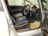 シートはフィット性も良く、楽な運転姿勢を保てます。