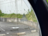 【レーンチェンジウォーニング】走行中にリアバンパーに組み込まれたセンサーが、ドライバーから死角になる左右後方の車両や、追い越し車線上を急接近してくる車両を認識し、点灯させドライバーに警告します。