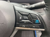 ハンドルの右側にはプロパイロットシステムのスイッチが付いているので、高速道路の運転が楽になりますよ!左側のオーディオ操作のスイッチにて音量調整等をナビを直接触ることなく操作ができます。
