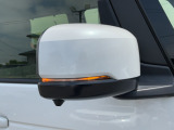 オシャレさと視認性を兼ね備えたLEDミラーウインカー♪