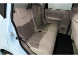 リアシートも足もとが広いので、車内全員がゆったりお過ごしいただけます!!