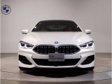 【キドニーグリル】BMWは約90年もの間、ほぼ全ての車両にひと目でBMWだと分かるこの特徴的なフロントグリルが備えられ、デザイン・アイコンとして親しまれてきました。