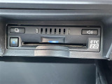 ◆【ETC2.0(DSRC/ITSスポット)】ETCカードを挿入すれば料金所はノンストップで通過できます。ETC限定の割引や、高速道路の情報提供サービスを利用できます。