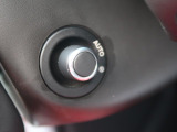 電動調整ステアリングコラムは、このレバーを使うことでハンドルの位置を前後上下に調整できます。更にシートメモリーと同時にハンドルの位置も記憶するので、大変便利な機能です。