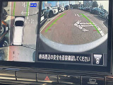 車を真上から見ているように、周囲の状況を把握しながら安心して駐車が行えるアラウンドビューモニター!