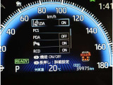 サポカーSとは、衝突被害軽減ブレーキに加えて、高齢者に多いと言われている踏み間違い事故防止をサポートする機能です。詳しくは販売店スタッフまでおたずねください。