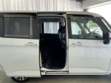 両側パワースライドドア付きだから、狭い駐車スペースなどでの 乗り降りラクラク!小さなお子さまのいるご家庭には嬉しい装備。