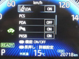 とっても見やすいメーターです。夜間時はラグジュアリーな気分にさせてくれる照明が魅力ですので、夜のドライブも楽しみになりますよ♪