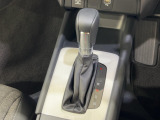 シフトレバーは扱いやすい位置に配置されてます。安全運転でお出掛けください。