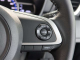 アダプティブクルーズコントロール機能付きです。走行中に先行車の様子を検知しながら、設定した車速の範囲内で先行車との距離のキープを支援します。詳細は販売店スタッフまでおたずねください。