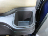 運転席側の手の届きやすい位置にもドリンクホルダーが付いています。