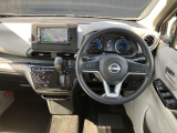 統一感のある広々とした運転席回り