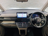 操作性に優れた運転席となります!小物入れや各ボタンの配置にこだわり、使いやすいです!座り心地もよく視認性も良好なのでロングドライブもお任せ下さい!