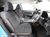 ゆったり室内で運転もしやすいです♪使い勝手の良い配置も考えられています!!