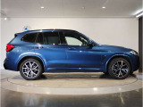 ☆BMWの前後重量配分50:50はエンジン自体をフロントタイヤよりも後ろにずらし、通常はエンジンルーム内に搭載される重量物であるバッテリーをトランクに移動させるなどして実現されています☆