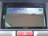 バックカメラ装備しております。駐車時に大変役に立ちますよ。駐車が苦手な方にも便利機能です。