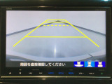 【バックカメラ】運転が苦手な方も車庫入れラクラクです!ギアをリバースに入れれば自動的に切り換わりますので、面倒な操作は不要です♪狭い駐車場もお車を傷つけず安心ですね!
