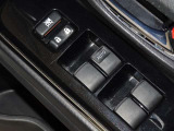 電動格納式ドアミラー・パワーウインドウを装備しています。