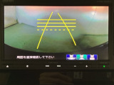 バックでの車庫入れも安心です! リアカメラが付いているバックモニター付のナビを装備しております。操作線もついており距離感も画面から確認できます。