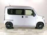 ご成約からご納車までの間に、当店整備工場にて、法定12ヶ月点検または車検整備を実施致します!必要消耗品はもちろん交換しますのでご安心下さい。整備代や消耗品代は車両本体価格に含まれます。